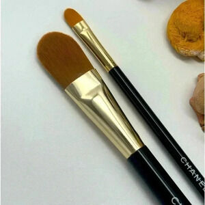 🔥FINAL BEST PRICE 🔥 NEW CHANEL Make Up Brush Set of 2
#16 and #1